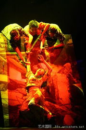 以针线为祭，以舞台为碑 梁明玉与她的5.12舞台艺术造型