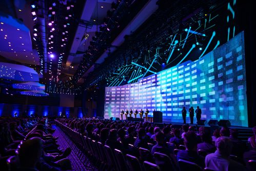 光影与空间的交响 音乐厅舞台设计的艺术摄影与造型策划