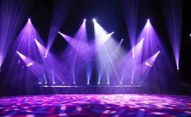 光影雕琢艺术 论晚会舞台灯光与造型的协同策划之道